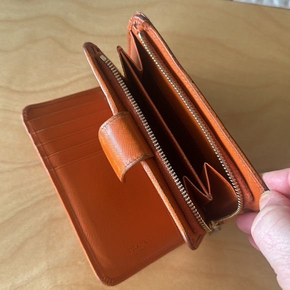 Prada orange leather wallet: authentic and functional, with box! - Picture 4 of 4